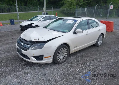 2010 Ford Fusion Hybrid z USA, uszkodzony, nr VIN 3FADP0L30AR200029